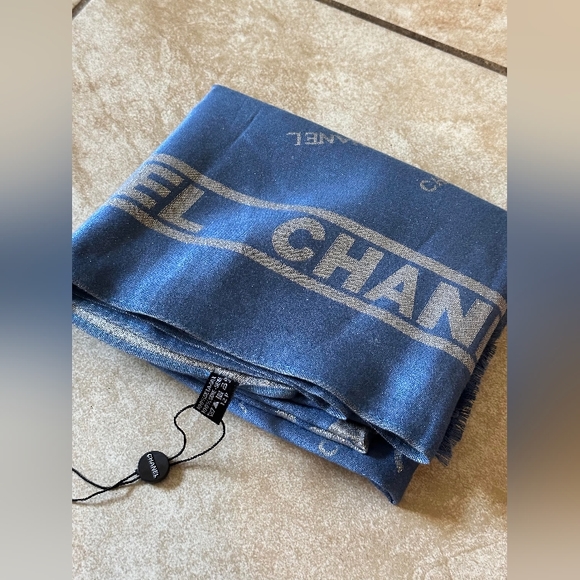 CHANEL scarve - Picture 4 of 8